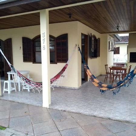 Casa Guaratuba Espacosa E Confortavel Экстерьер фото